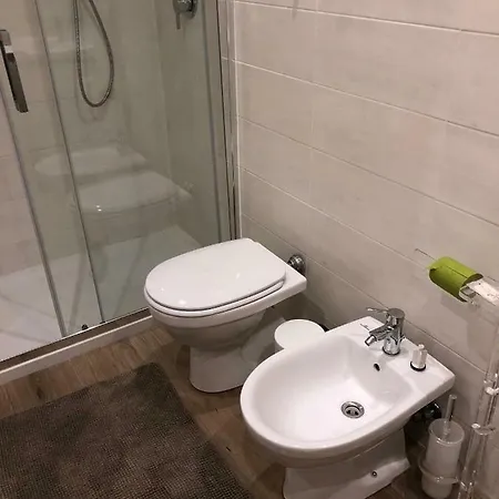 San Lorenzo University Flat アパート *